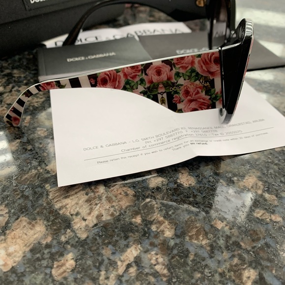 dolce & Cabbana sunglasses authentic with receipt - Picture 3 of 7